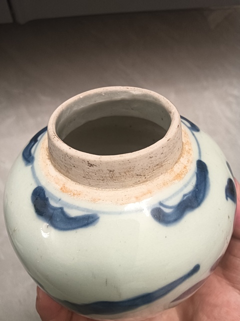 古玩陶瓷洞石花卉青花罐真品鑒賞圖