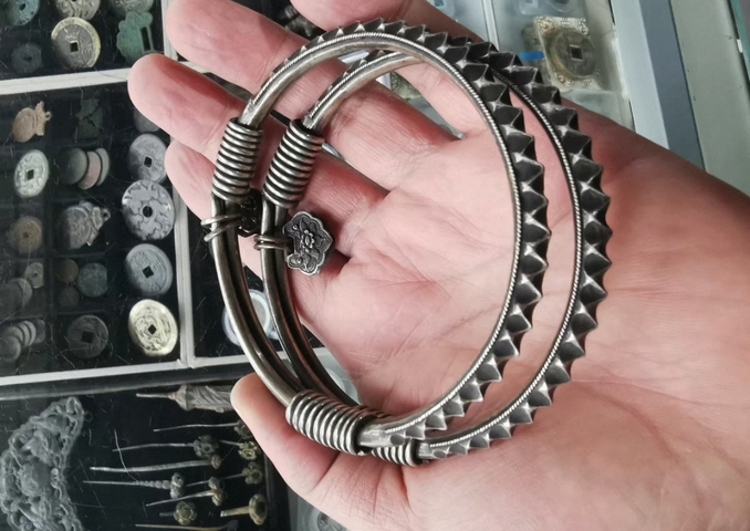 古玩雜項銀質老手鐲真品鑒賞圖