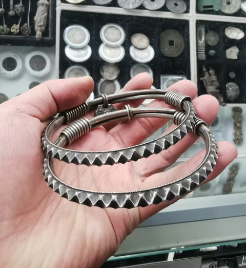 古玩雜項銀質老手鐲真品鑒賞圖