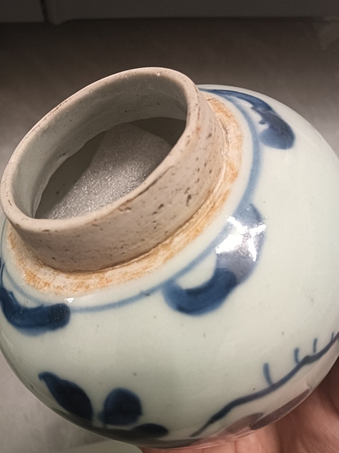 古玩陶瓷洞石花卉青花罐真品鑒賞圖