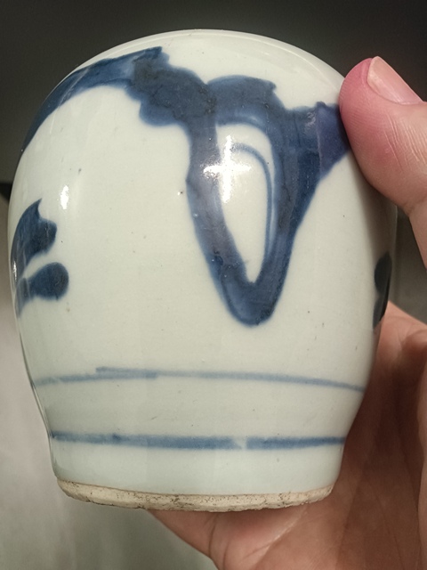 古玩陶瓷洞石花卉青花罐真品鑒賞圖