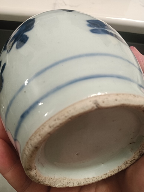 古玩陶瓷洞石花卉青花罐真品鑒賞圖