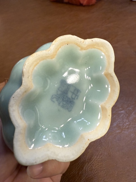 古玩陶瓷龍泉青瓷花口瓶真品鑒賞圖