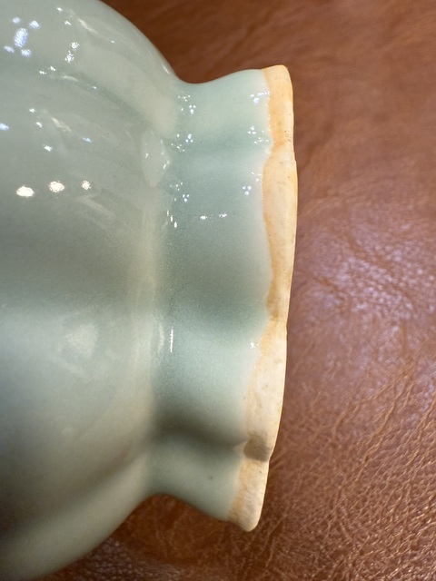 古玩陶瓷龍泉青瓷花口瓶真品鑒賞圖