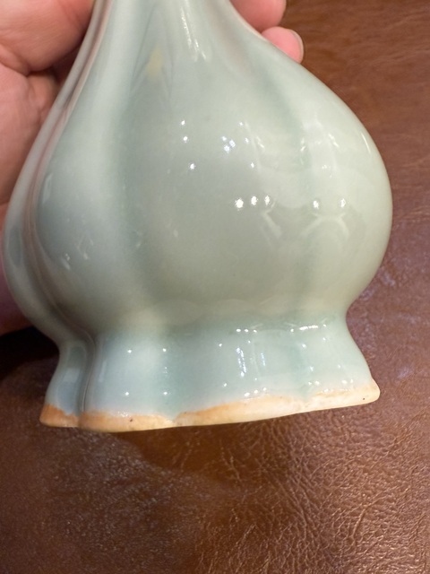 古玩陶瓷龍泉青瓷花口瓶真品鑒賞圖