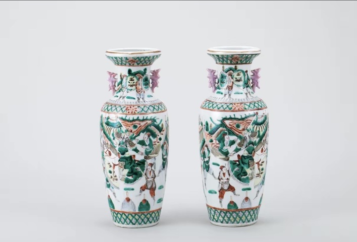 古玩陶瓷粉彩刀馬人物夔耳洗口瓶真品鑒賞圖