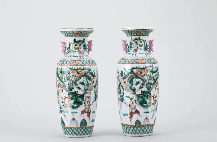 古玩陶瓷粉彩刀馬人物夔耳洗口瓶真品鑒賞圖