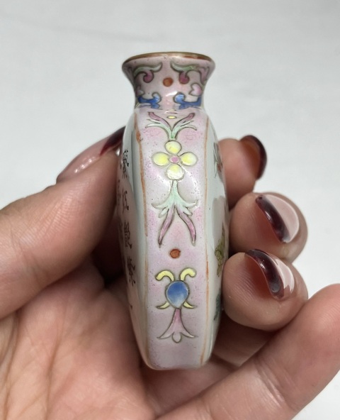 古玩陶瓷粉彩花卉詩文鼻煙壺真品鑒賞圖