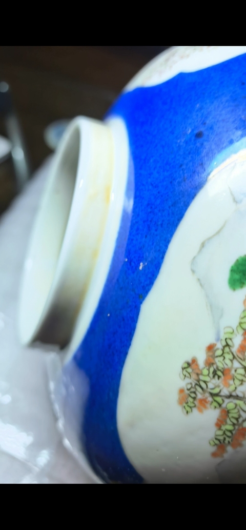 古玩陶瓷灑藍(lán)釉開窗山水人物蓋罐真品鑒賞圖