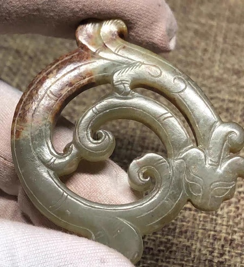 古玩玉器和田玉雕龍型件真品鑒賞圖