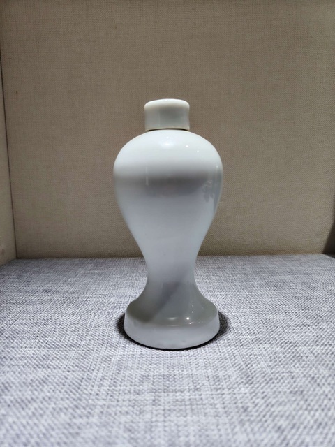 古玩陶瓷（精品）德化窯白釉梅瓶拍賣，當(dāng)前價(jià)格0元