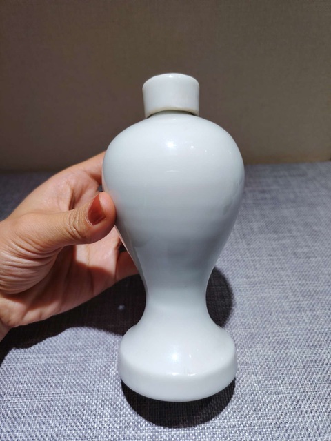 古玩陶瓷（精品）德化窯白釉梅瓶拍賣，當(dāng)前價(jià)格0元