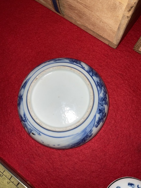 古玩陶瓷仕女紋青花蓋盒真品鑒賞圖