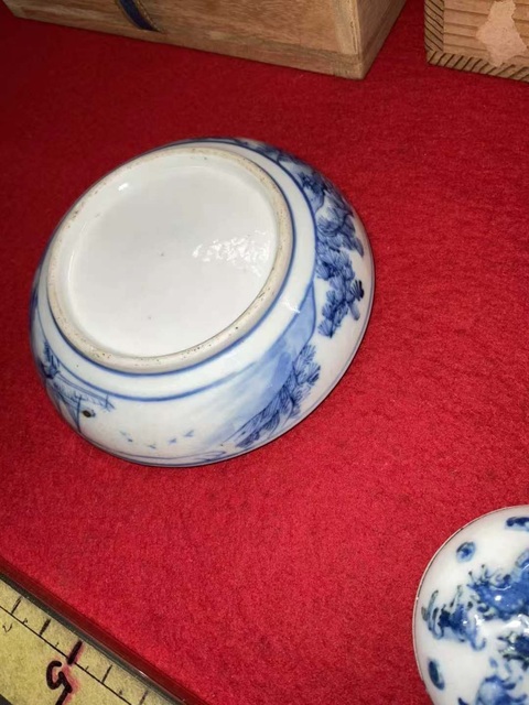 古玩陶瓷仕女紋青花蓋盒真品鑒賞圖