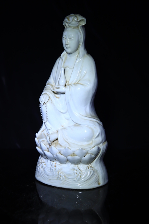 古玩陶瓷白釉觀音菩薩造像真品鑒賞圖