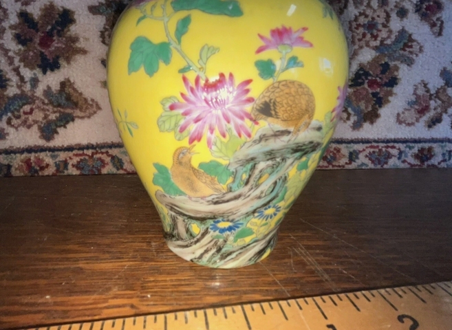 古玩陶瓷黃地粉彩花鳥紋蓋罐真品鑒賞圖