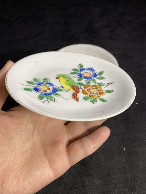 古玩陶瓷民國(guó)花鳥(niǎo)紋碟一雙拍賣,當(dāng)前價(jià)格1600元