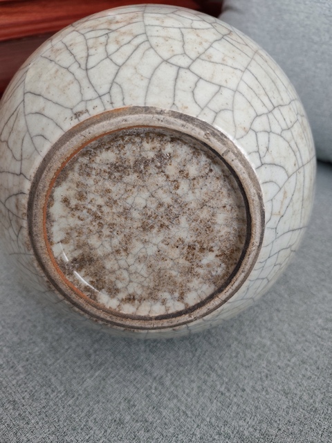 古玩陶瓷哥釉天球瓶真品鑒賞圖