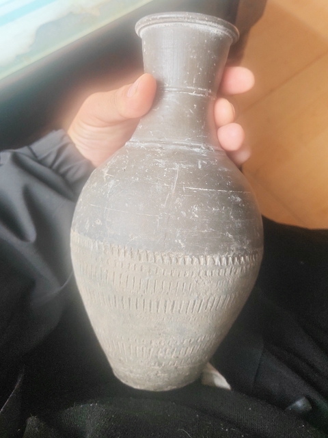 古玩陶瓷灰陶瓶真品鑒賞圖