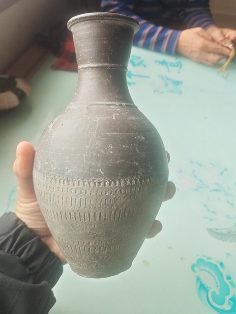 古玩陶瓷灰陶瓶真品鑒賞圖