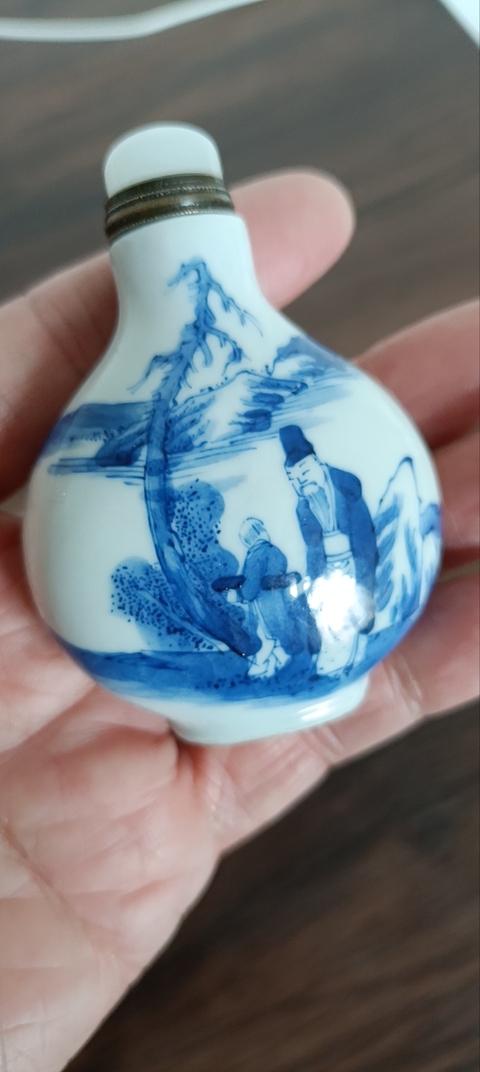 古玩陶瓷人物山水紋青花鼻煙壺真品鑒賞圖