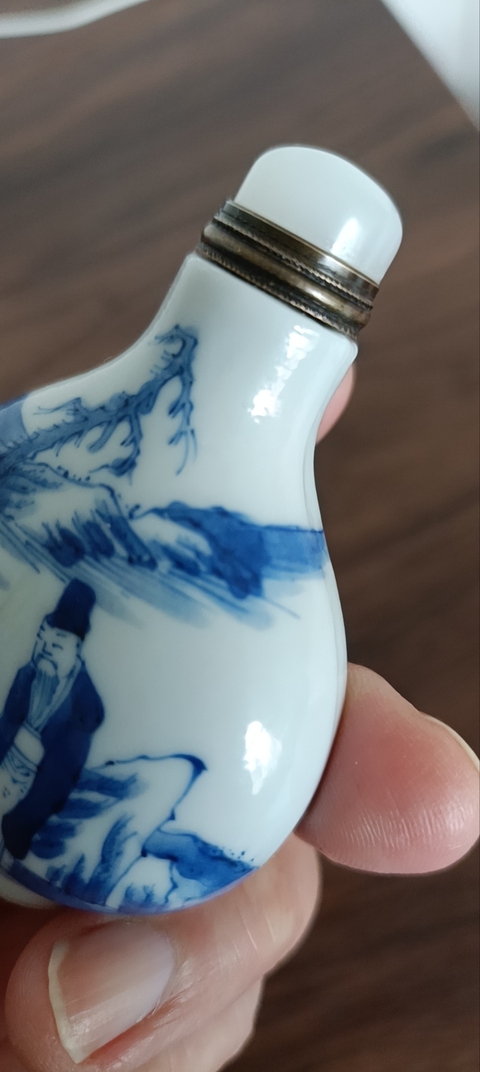 古玩陶瓷人物山水紋青花鼻煙壺真品鑒賞圖