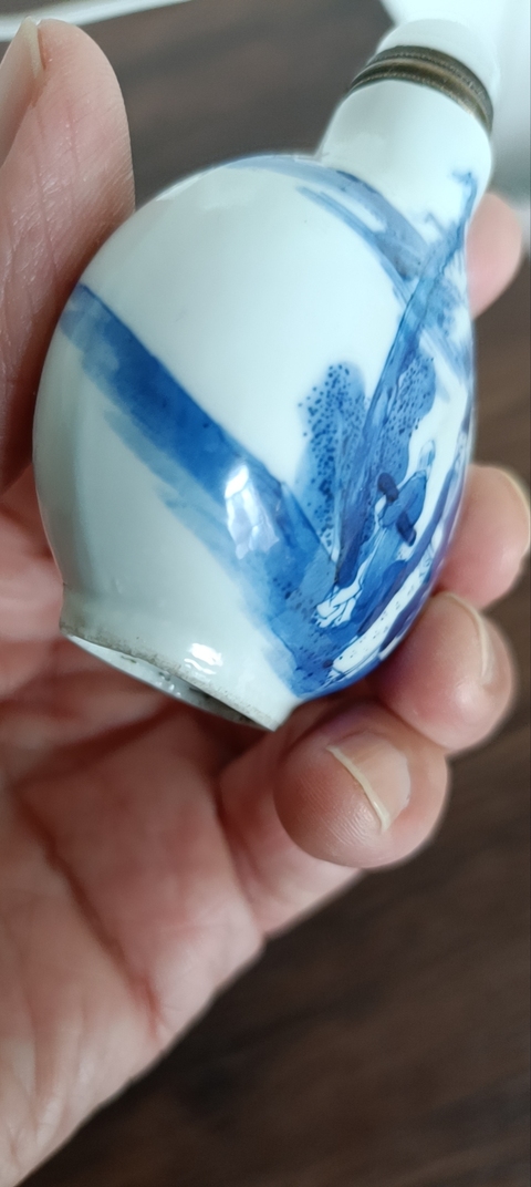 古玩陶瓷人物山水紋青花鼻煙壺真品鑒賞圖