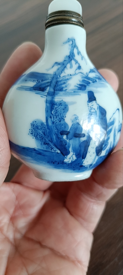 古玩陶瓷人物山水紋青花鼻煙壺真品鑒賞圖