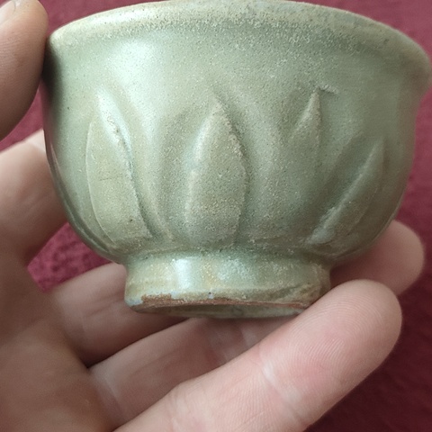 古玩陶瓷龍泉青瓷刻花杯真品鑒賞圖