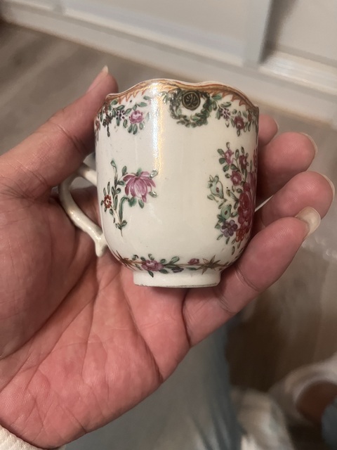 古玩陶瓷清乾隆·廣彩花卉紋執(zhí)杯拍賣，當前價格1500元