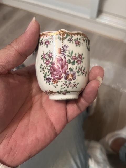 古玩陶瓷清乾隆·廣彩花卉紋執(zhí)杯拍賣，當前價格1500元