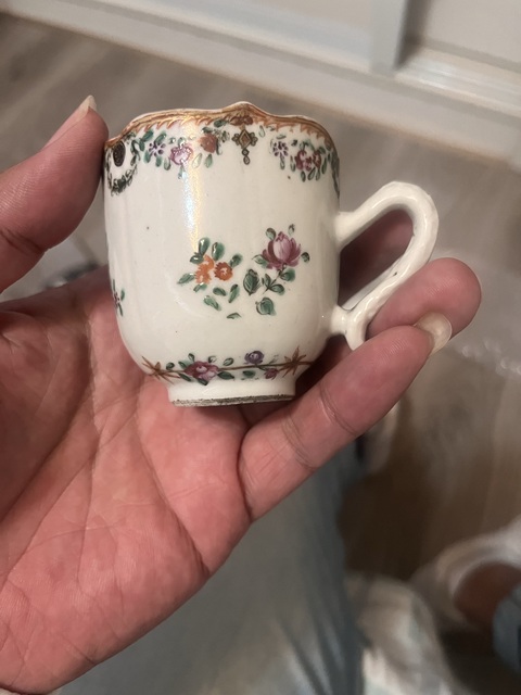 古玩陶瓷清乾隆·廣彩花卉紋執(zhí)杯拍賣，當前價格1500元