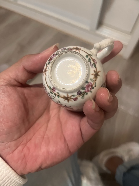 古玩陶瓷清乾隆·廣彩花卉紋執(zhí)杯拍賣，當前價格1500元