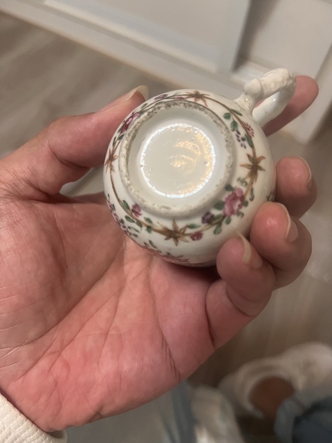 古玩陶瓷清乾隆·廣彩花卉紋執(zhí)杯拍賣，當前價格1500元