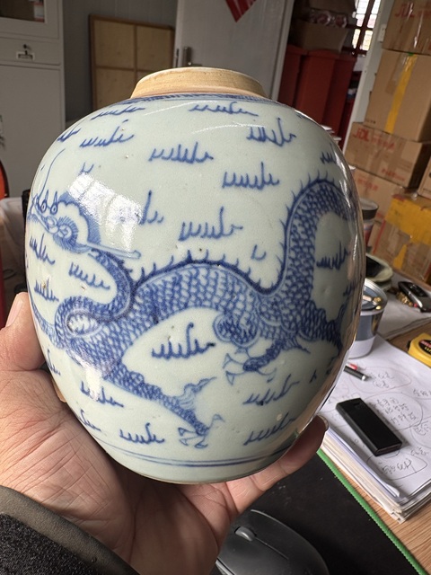 古玩陶瓷龍鳳紋青花罐真品鑒賞圖
