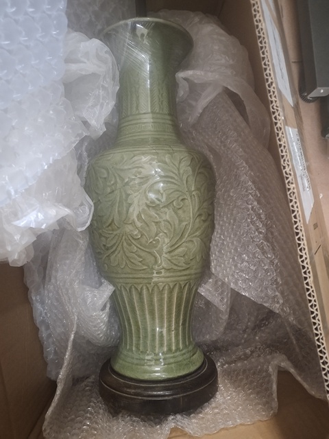 古玩陶瓷龍泉青瓷刻花撇口瓶，無底圖，偏老真品鑒賞圖