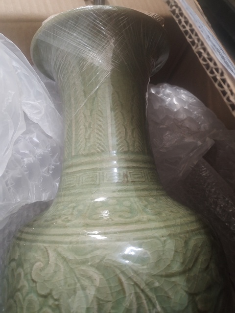 古玩陶瓷龍泉青瓷刻花撇口瓶，無底圖，偏老真品鑒賞圖