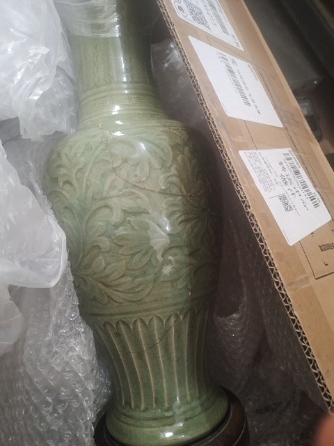 古玩陶瓷龍泉青瓷刻花撇口瓶，無底圖，偏老真品鑒賞圖