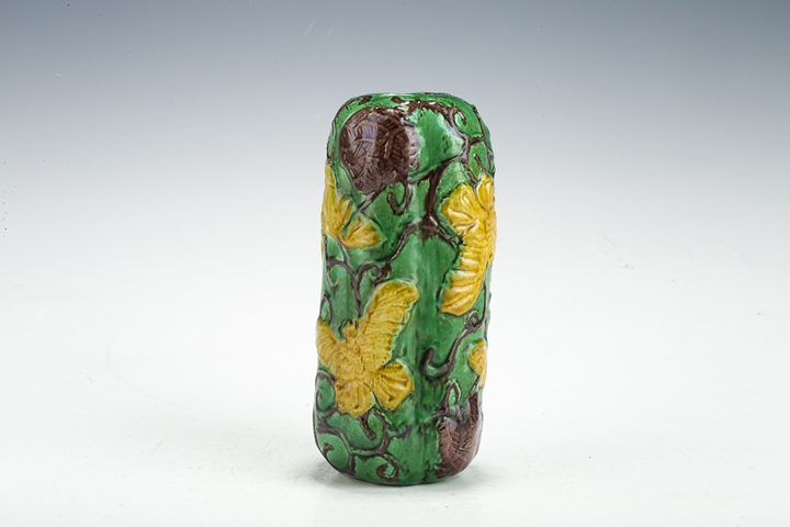 古玩陶瓷清末民初·素三彩瓜瓞綿綿圖瓜棱瓶真品鑒賞圖