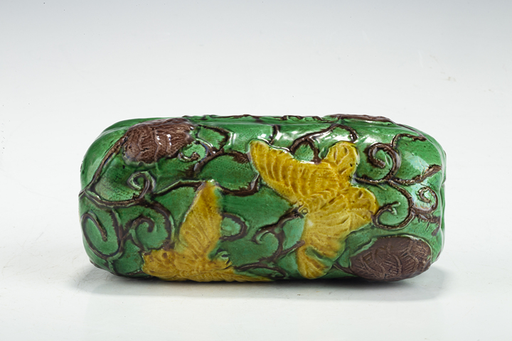 古玩陶瓷清末民初·素三彩瓜瓞綿綿圖瓜棱瓶真品鑒賞圖