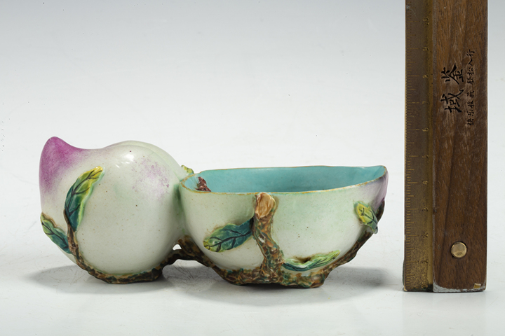 古玩陶瓷清末民初·粉彩仿生壽桃式洗真品鑒賞圖