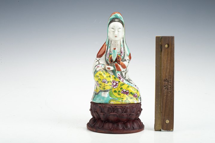 古玩陶瓷清乾隆·粉彩觀音瓷塑真品鑒賞圖