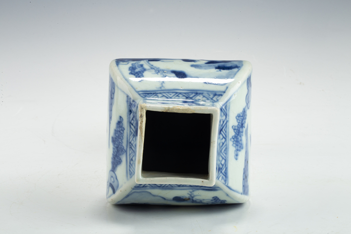 古玩陶瓷清康熙·青花山水人物紋四方瓶真品鑒賞圖