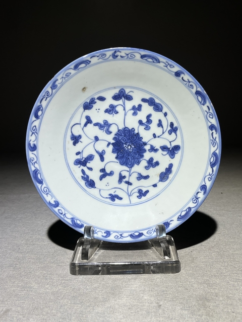 古玩陶瓷青花纏枝蓮紋盤真品鑒賞圖