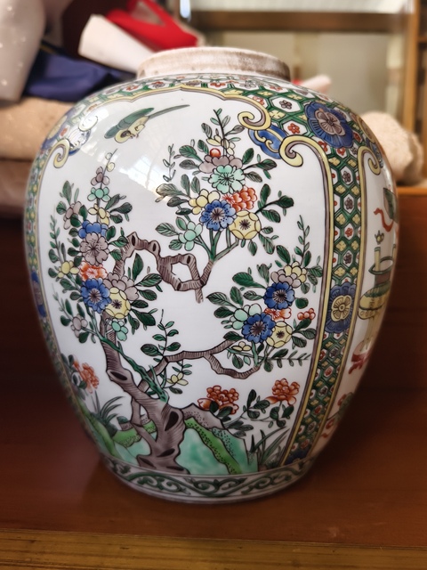 古玩陶瓷五彩開窗花卉紋罐（日本瓷）真品鑒賞圖