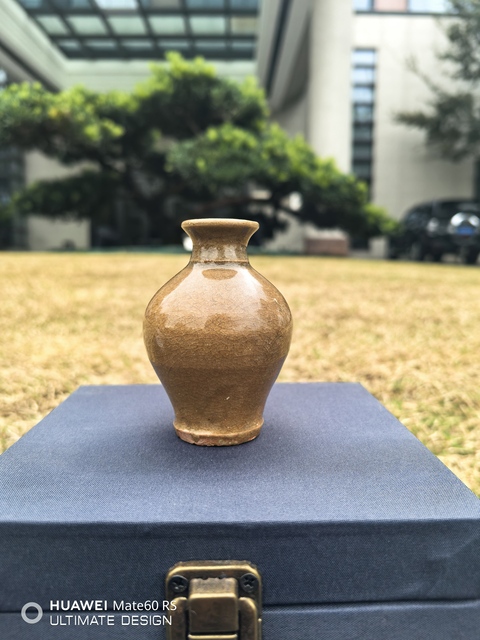 古玩陶瓷南宋龍泉青瓷黃釉梅瓶拍賣,當前價格13800元