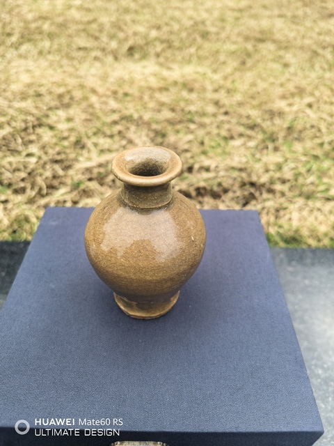 古玩陶瓷南宋龍泉青瓷黃釉梅瓶拍賣,當前價格13800元