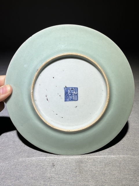 古玩陶瓷豆青釉盤真品鑒賞圖