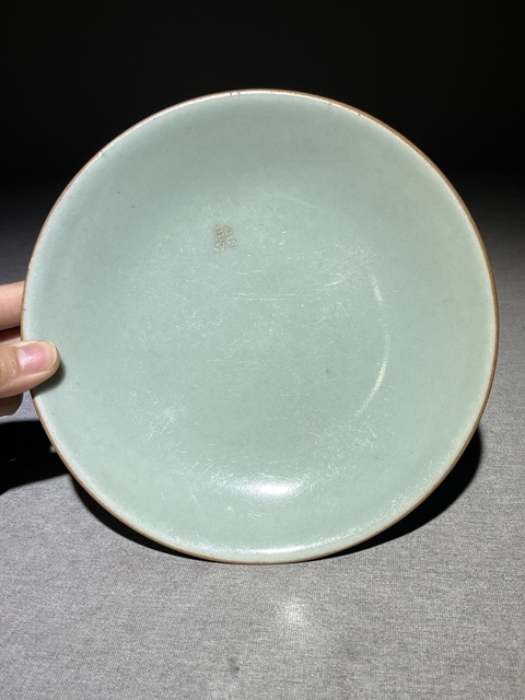 古玩陶瓷豆青釉盤真品鑒賞圖