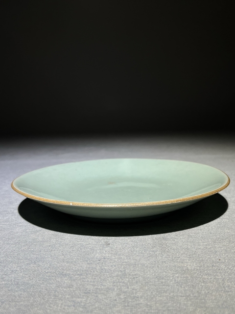 古玩陶瓷豆青釉盤真品鑒賞圖
